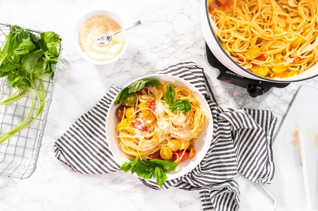 One-Pot Meals: Easy Weeknight Dinner Recipes & Easy Cleanup