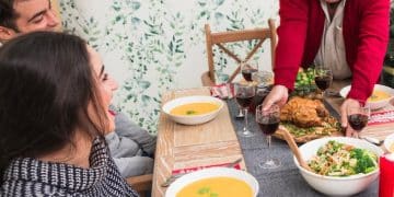 Vegetarian Family Meals: Delicious Recipes for Meatless Mondays - Cover Image
