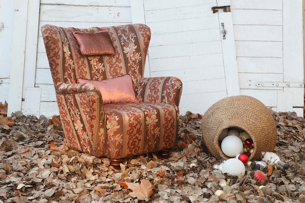Upcycle Old Pallets: Stylish Outdoor Furniture Project for 2025