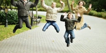 Family Fitness: 30 Minutes Daily Boosts Mental Health, Study Finds - Cover Image